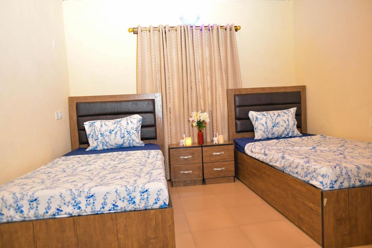 Living Green Apartments Airport Pick Up เบนินซิตี้ ภายนอก รูปภาพ