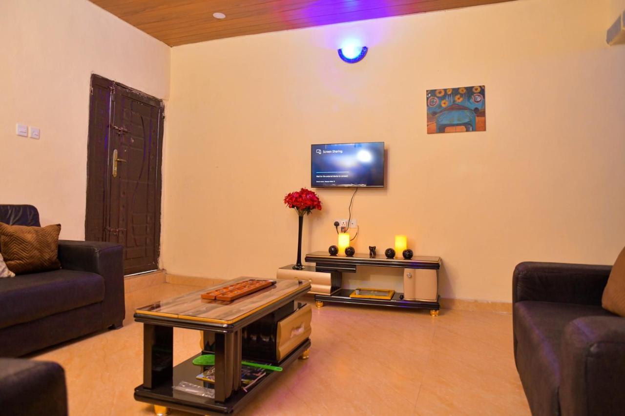 Living Green Apartments Airport Pick Up เบนินซิตี้ ภายนอก รูปภาพ