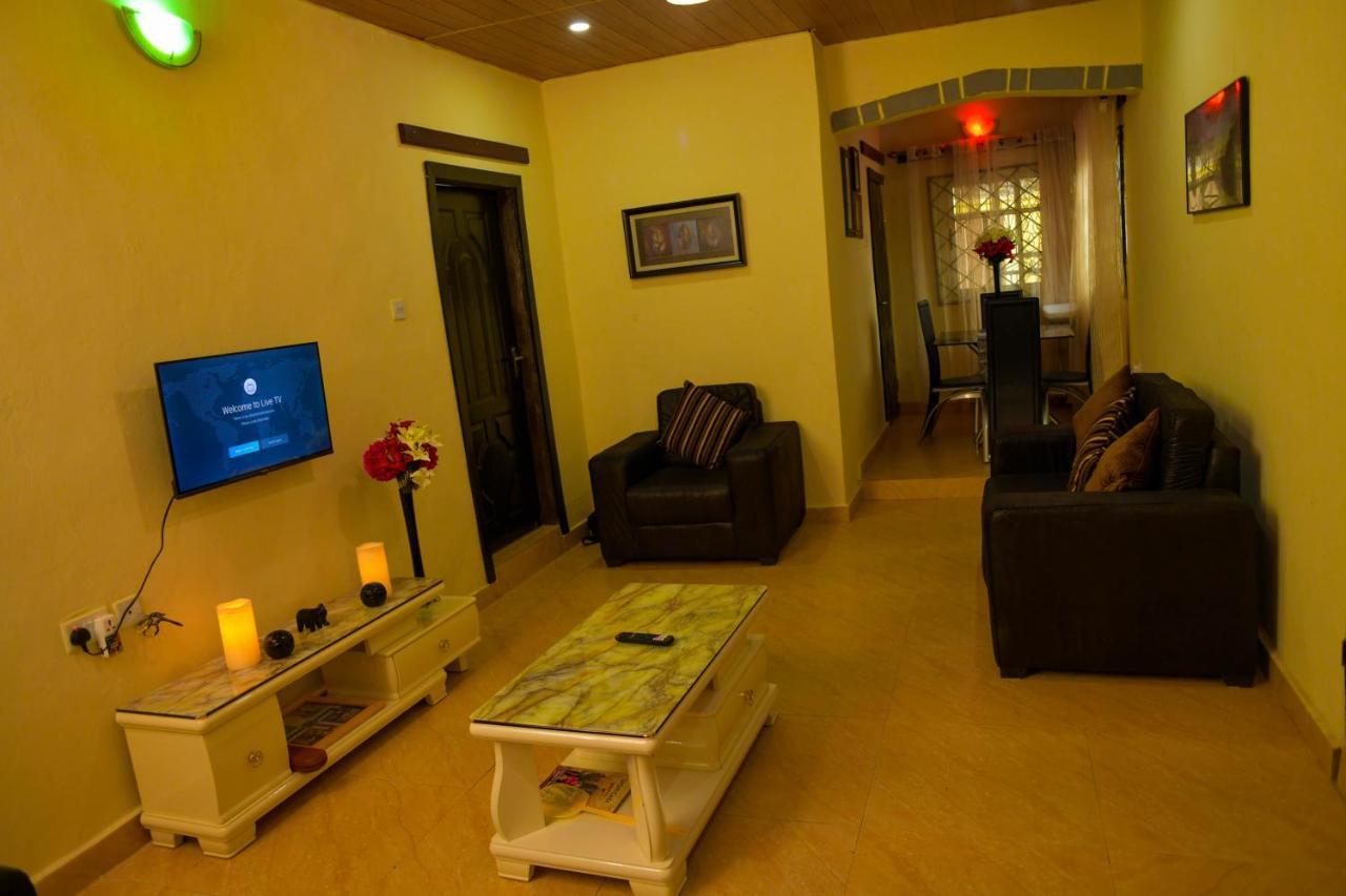 Living Green Apartments Airport Pick Up เบนินซิตี้ ภายนอก รูปภาพ