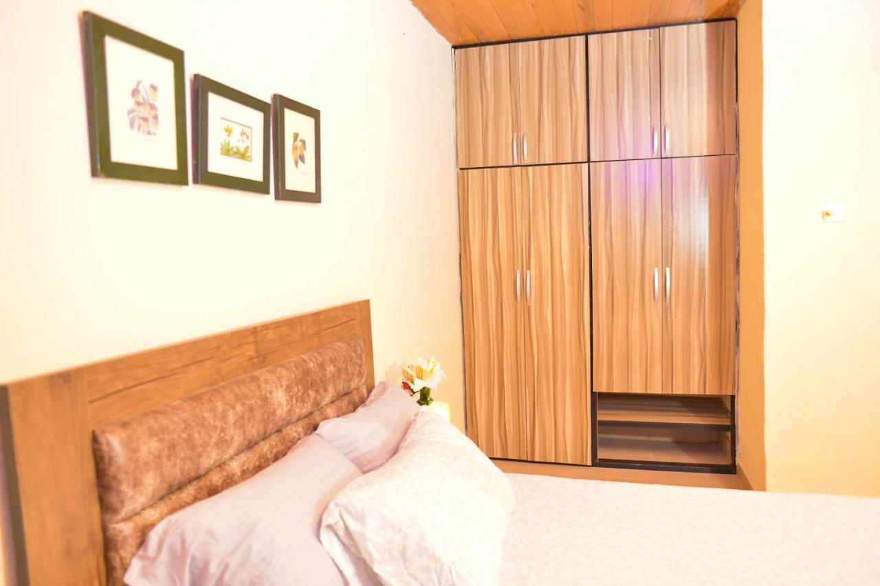 Living Green Apartments Airport Pick Up เบนินซิตี้ ภายนอก รูปภาพ