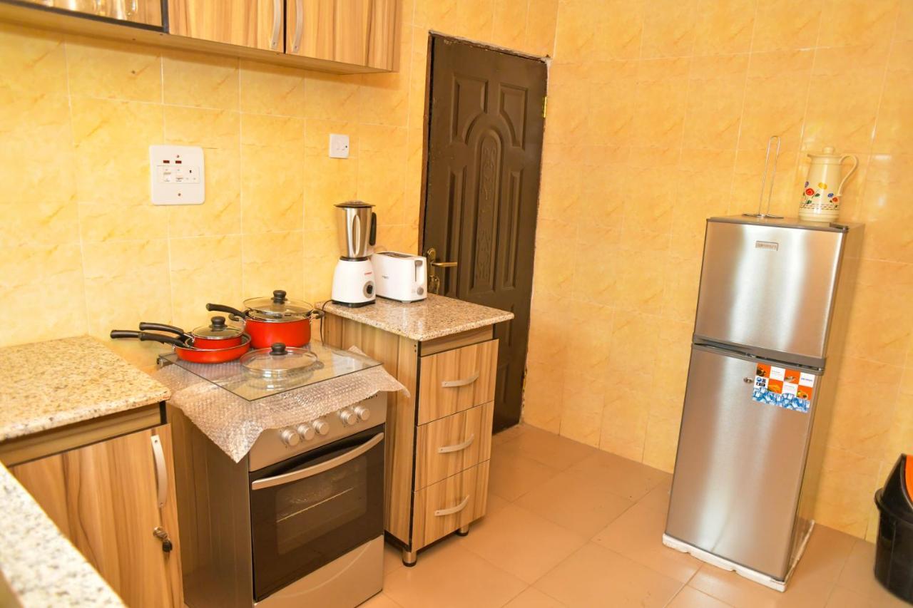 Living Green Apartments Airport Pick Up เบนินซิตี้ ภายนอก รูปภาพ