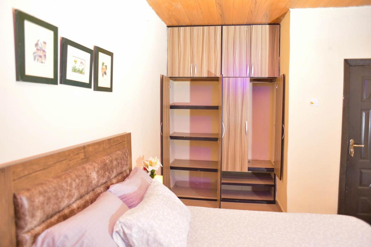 Living Green Apartments Airport Pick Up เบนินซิตี้ ภายนอก รูปภาพ