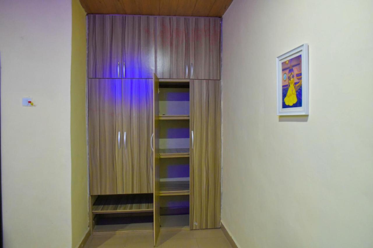 Living Green Apartments Airport Pick Up เบนินซิตี้ ภายนอก รูปภาพ