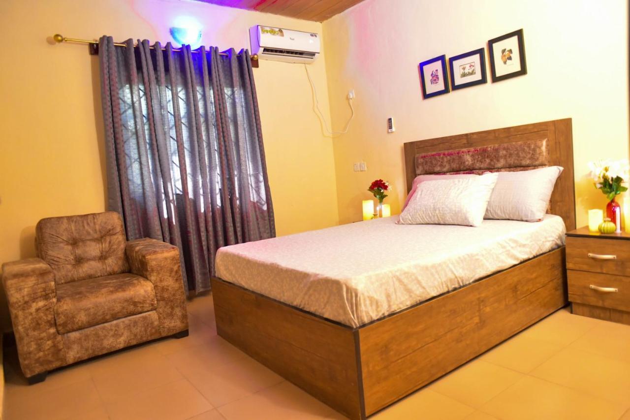 Living Green Apartments Airport Pick Up เบนินซิตี้ ภายนอก รูปภาพ