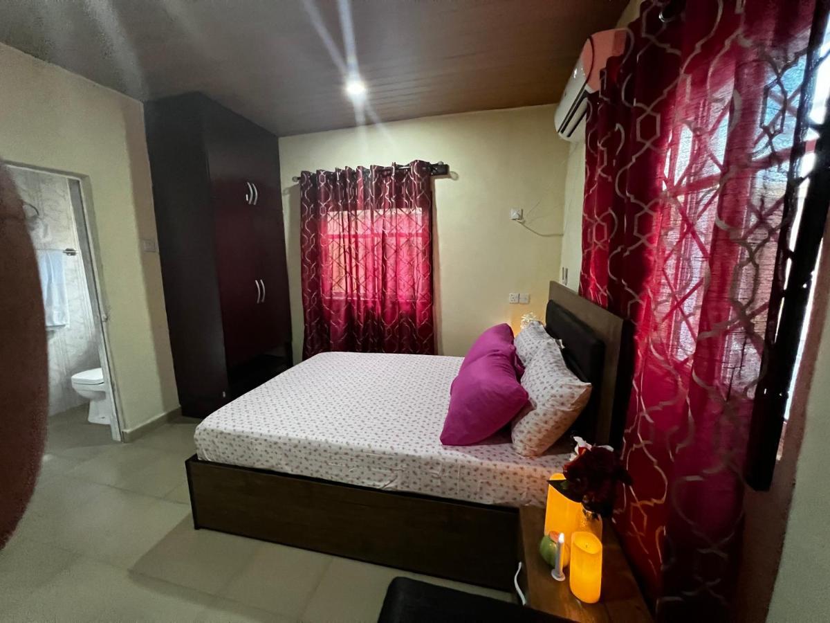 Living Green Apartments Airport Pick Up เบนินซิตี้ ภายนอก รูปภาพ